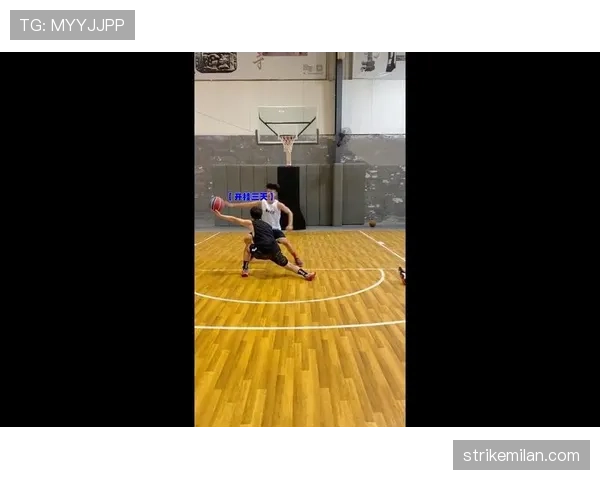 篮球比赛中翻腕违例如何判定?违规动作详解 篮球比赛中翻腕违例如何判定?违规动作详解